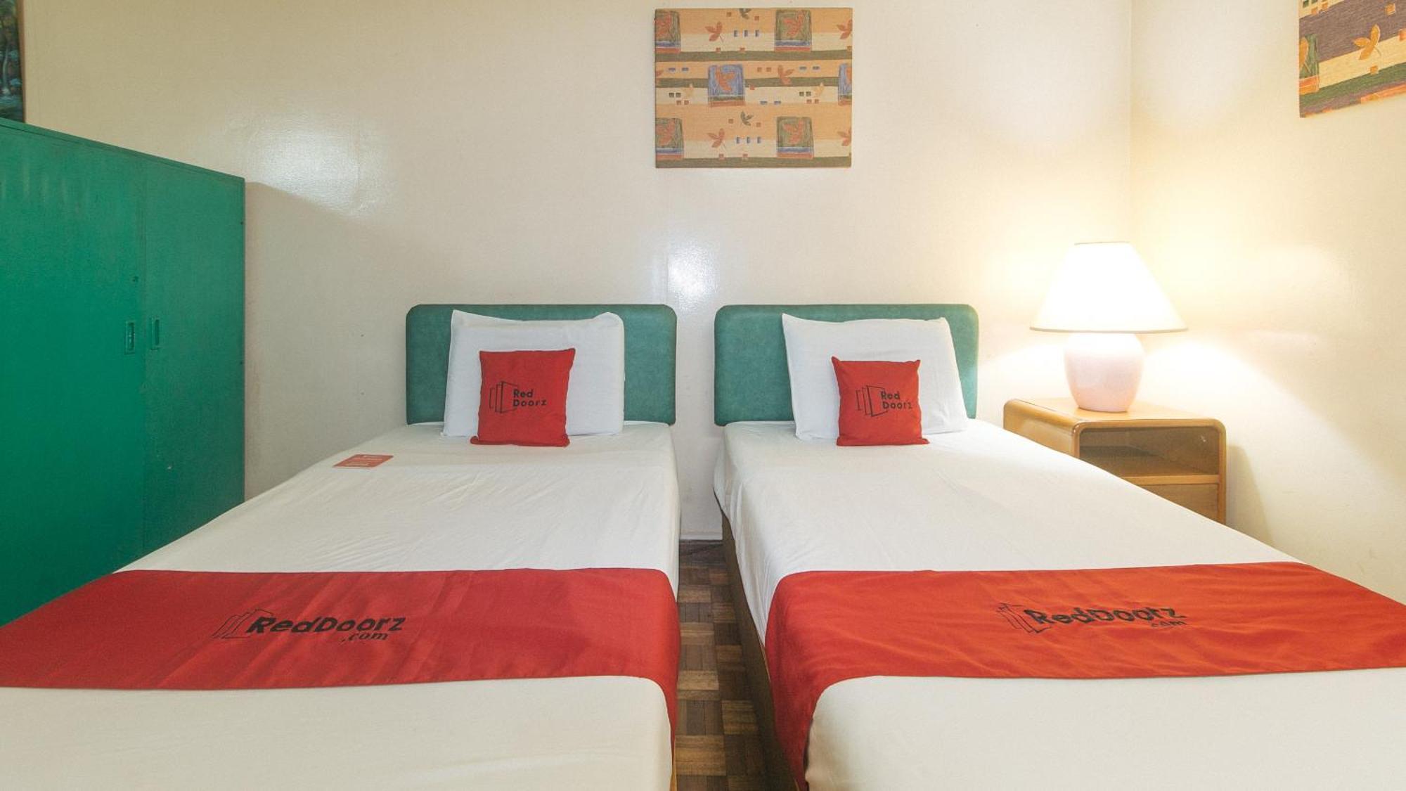 Reddoorz At Broadway Court Apartelle Quezon City Exterior photo