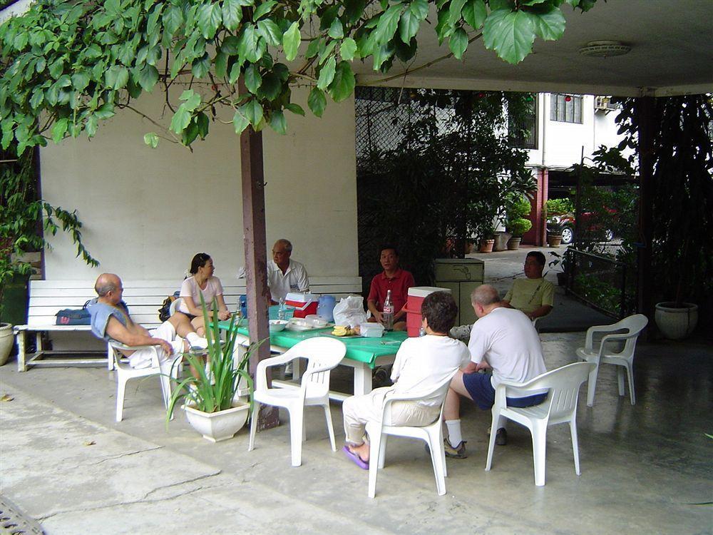 Reddoorz At Broadway Court Apartelle Quezon City Exterior photo