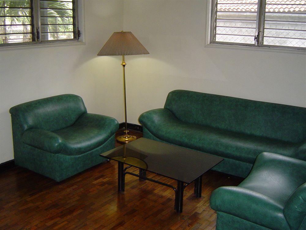 Reddoorz At Broadway Court Apartelle Quezon City Exterior photo