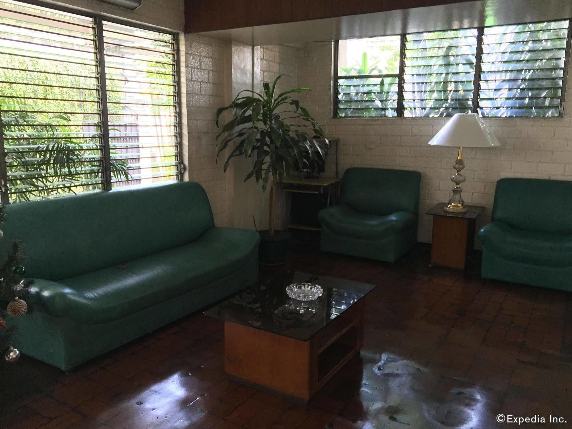 Reddoorz At Broadway Court Apartelle Quezon City Exterior photo