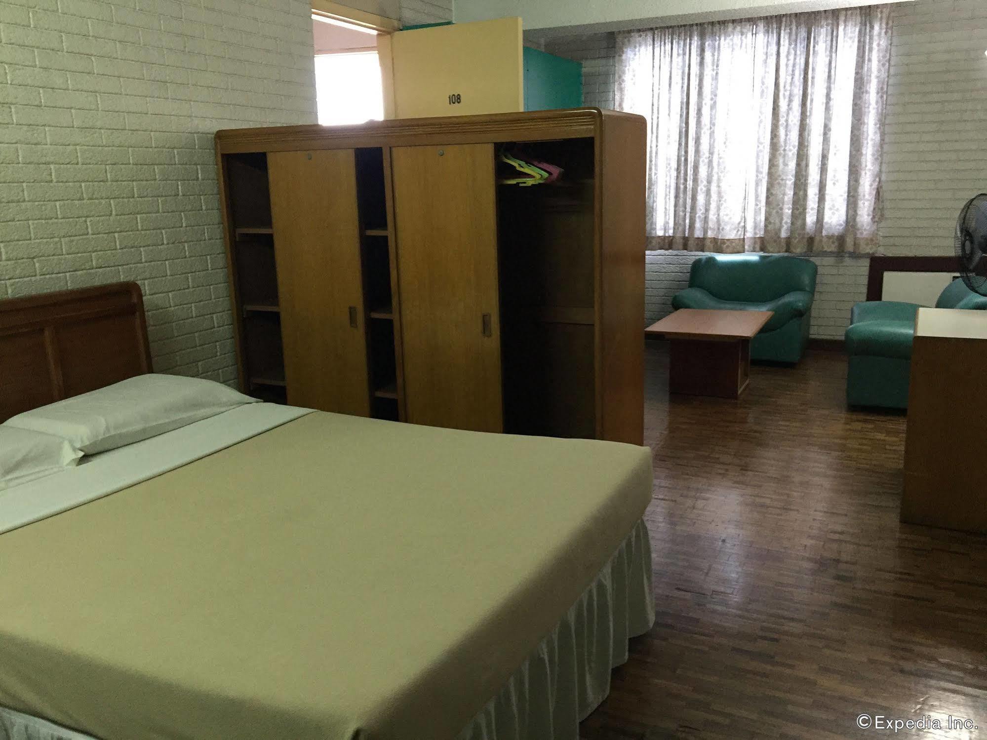 Reddoorz At Broadway Court Apartelle Quezon City Exterior photo