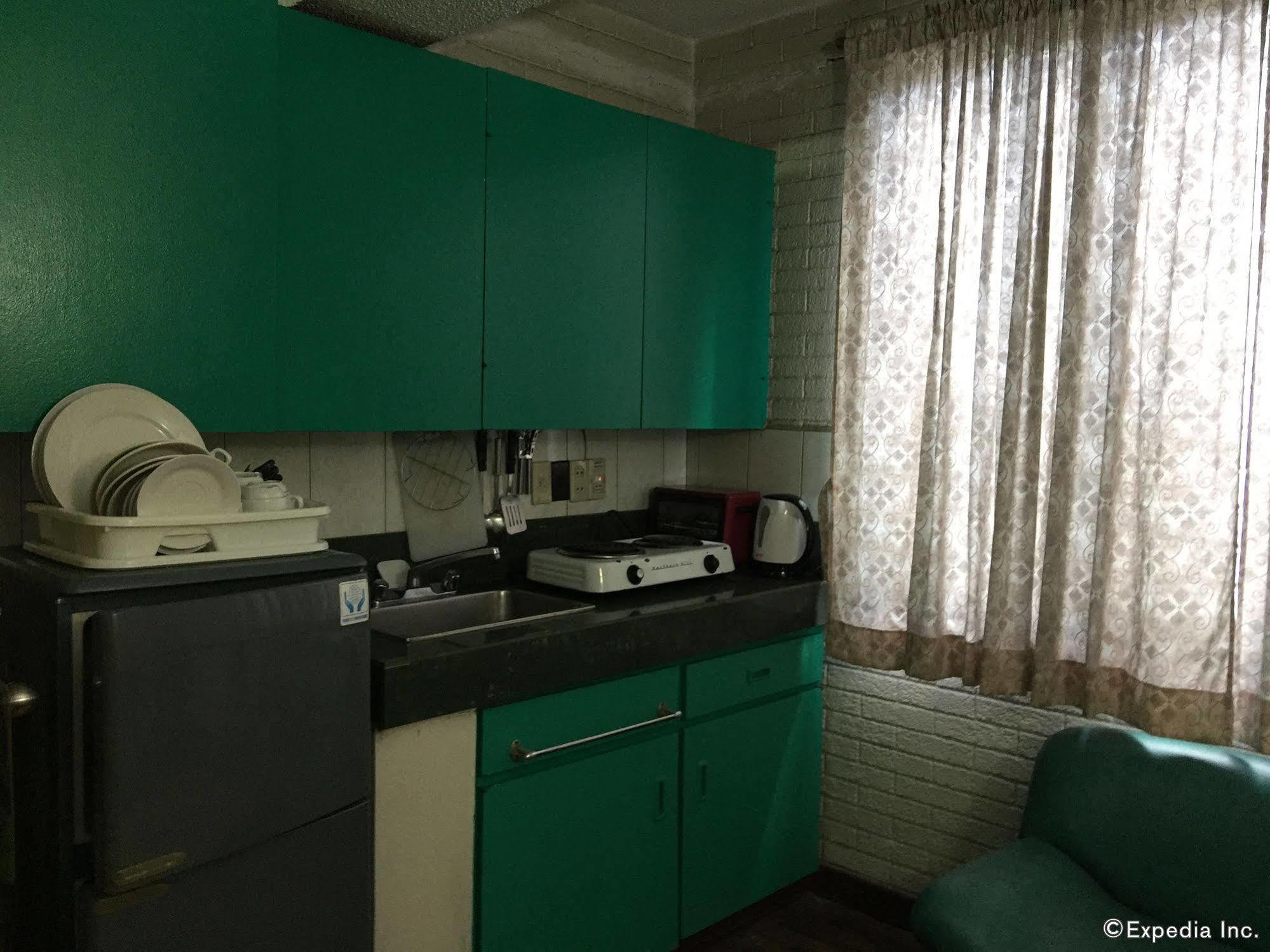 Reddoorz At Broadway Court Apartelle Quezon City Exterior photo