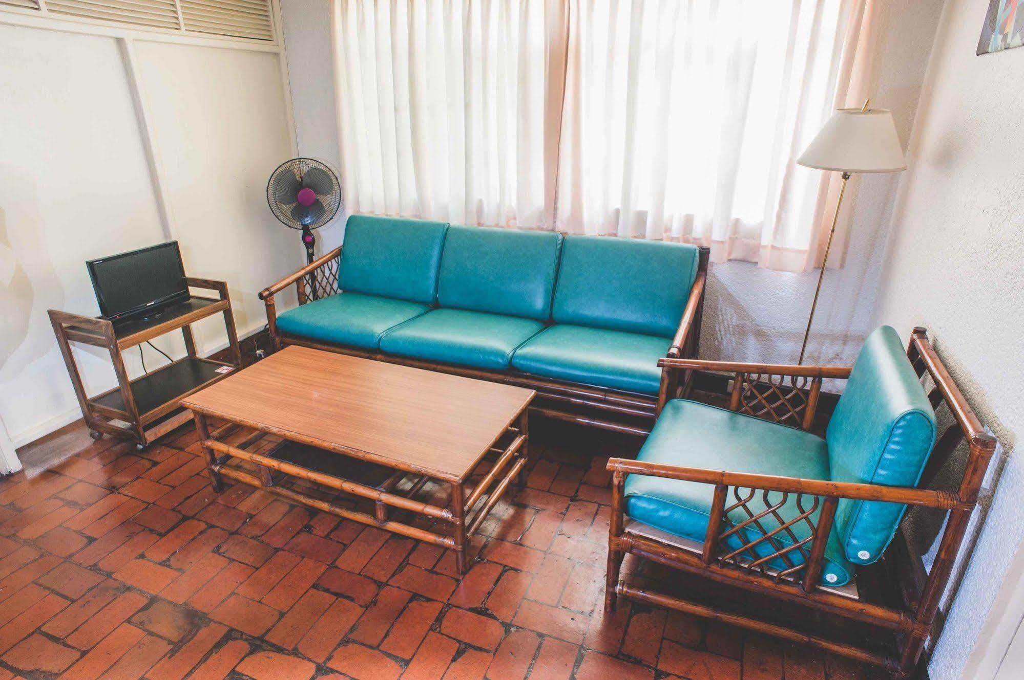Reddoorz At Broadway Court Apartelle Quezon City Exterior photo